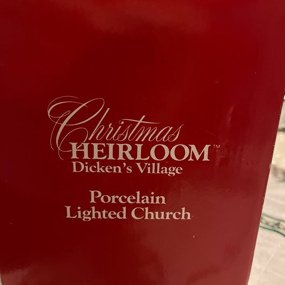 Dickens’s Porcelain Lighted Church - Picture 3 of 3